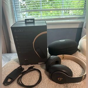 Beats Studio3 Wireless Headphones – The Beats Skyline Collection - Shadow Gray